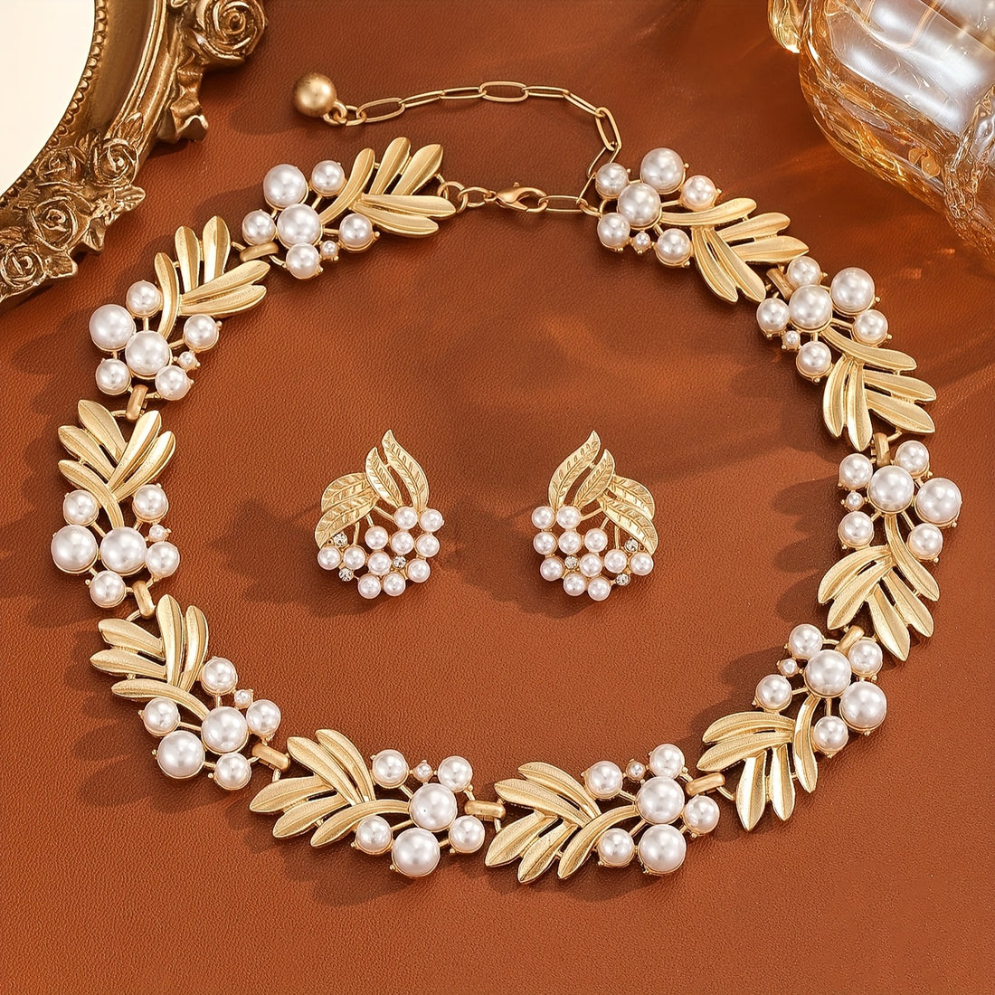 One Set of Fashionable Western Style Imitation Pearl Necklace